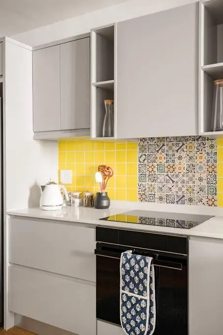 Smart Modern Living In Iconic Building In A Prime Location Apartment Cape Town