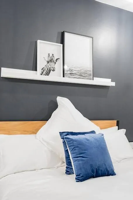 Smart Modern Living In Iconic Building In A Prime Location Apartment Cape Town